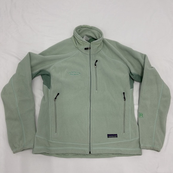 Patagonia Women's Lightweight R4® Jacket - Picture 2 of 8